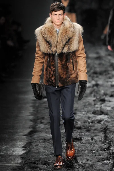 Look 18